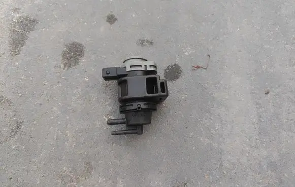 Renault Master III Turbo solenoid valve EV521