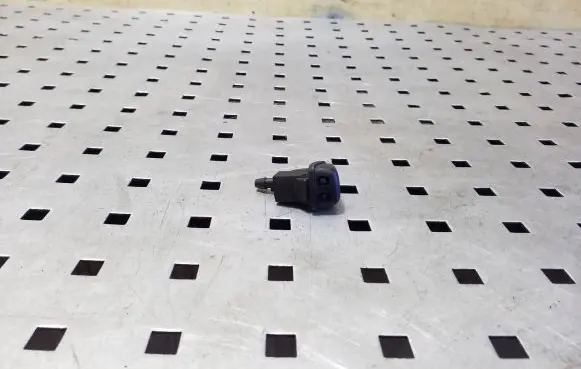 Windshield washer spray nozzle