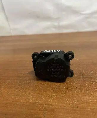 Mercedes-Benz A W168 Intake manifold valve actuator/motor A1688204242 2164