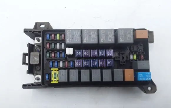 KIA Sorento Fuse module 911613E010