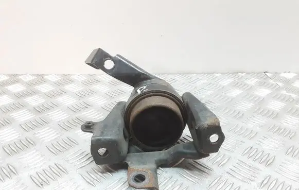Toyota Avensis T250 Engine mount bracket