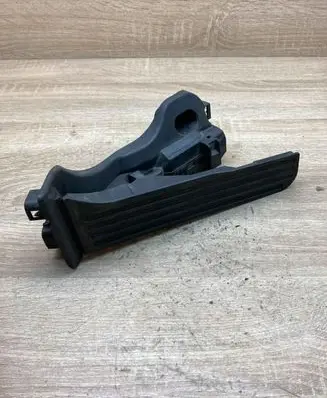 Volkswagen Golf SportWagen Accelerator throttle pedal 1K1721503L 6PV00860000