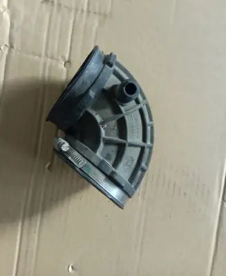 Audi A8 S8 D2 4D Air intake hose/pipe 077129627H