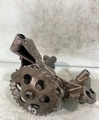 Volkswagen Golf IV Oil pump 038115105b