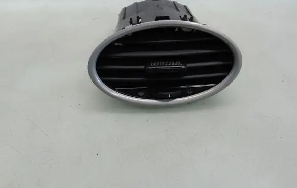 Ford Focus Dash center air vent grill