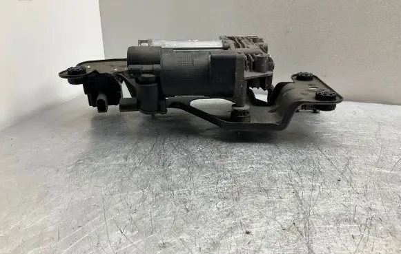 BMW X5 E70 Air suspension compressor/pump 6789938