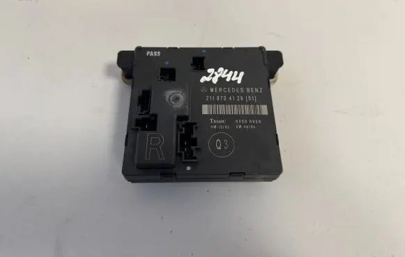 Mercedes-Benz E W211 Door control unit/module 2118704126