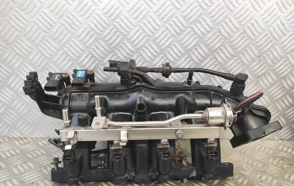 Opel Astra J Intake manifold 55573171