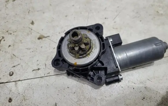 Mercedes-Benz GLC X253 C253 Seat adjustment motor C37013102