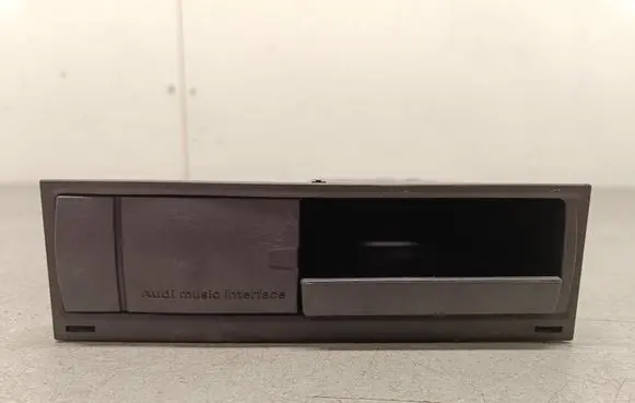 Head unit multimedia control