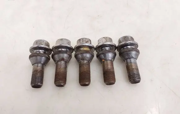 Volvo XC60 Nuts/bolts 