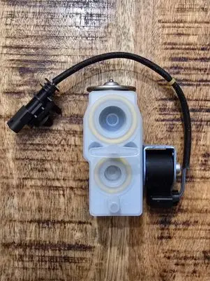 Volvo XC90 Air conditioning (A/C) expansion valve 31497063