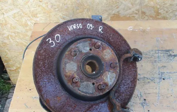 Toyota Verso Front wheel hub spindle knuckle 250902