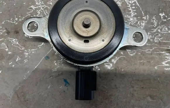 Toyota RAV 4 (XA50) Oil pressure sensor 1537025020