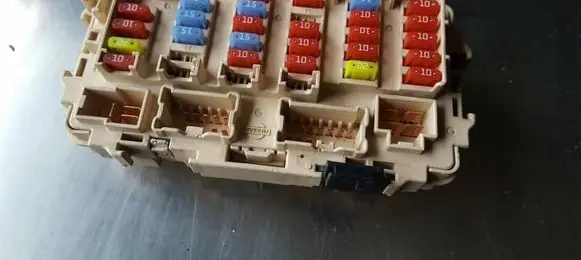 Nissan X-Trail T30 Fuse module