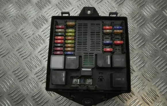 Jaguar XJ X351 Fuse box set DW9314A073AB G4537