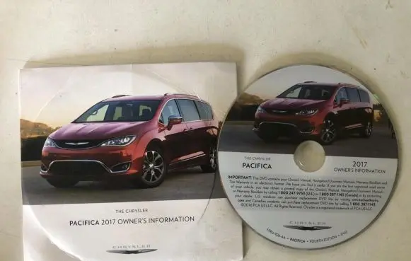 Chrysler Pacifica User manual 17RU426AA