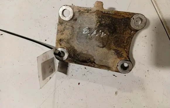 Honda Accord Engine mounting bracket 