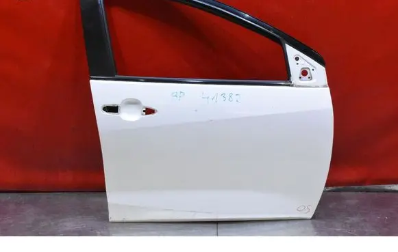 Toyota Yaris Front door