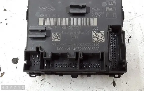 Volkswagen PASSAT B8 Door control unit/module