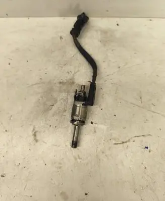 Volvo XC90 Fuel injector 31336653