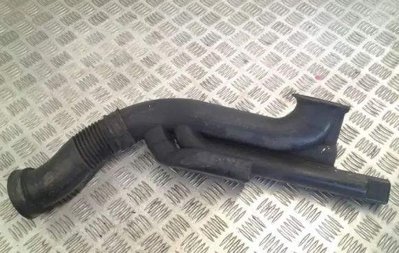 Opel Astra H Air intake duct part 55351756