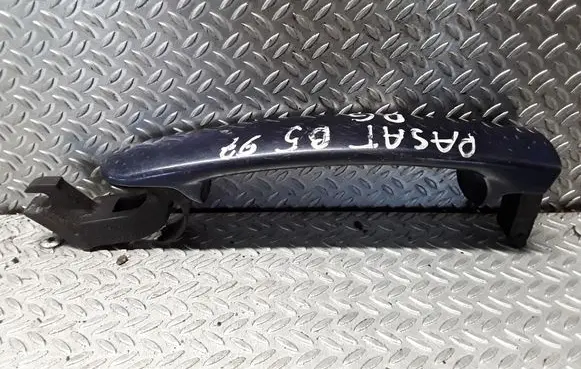 Volkswagen PASSAT B5.5 Rear door exterior handle 3B0837207