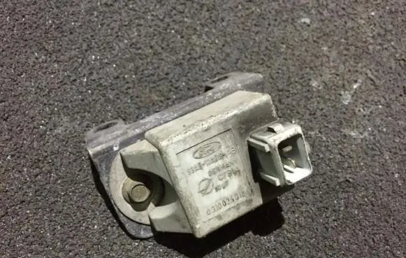 Ford Mondeo MK II Ignition amplifier control unit 93ab12a019ab