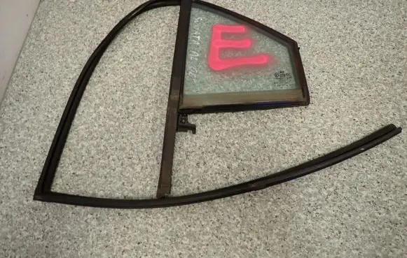 Hyundai Sonata Sliding door window/glass 