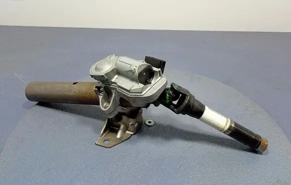 Mercedes-Benz Vito Viano W639 Steering wheel axle 6394620320