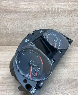Volkswagen Scirocco Speedometer (instrument cluster) 3C8920970S RHD