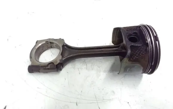 Nissan Primera Piston with connecting rod 4M5401 500004