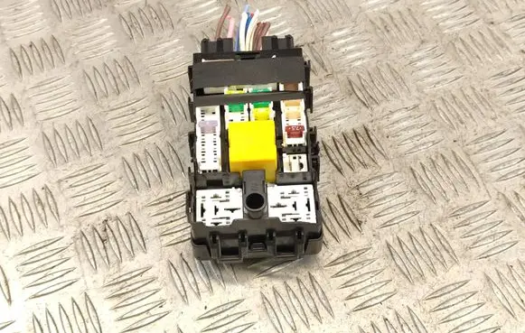 Peugeot 308 Fuse module 018014781 96654926 20150918112