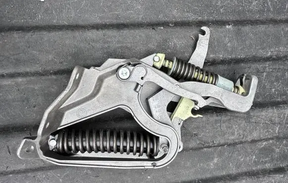 Volvo S90, V90 Other handbrake/parking brake parts 15527
