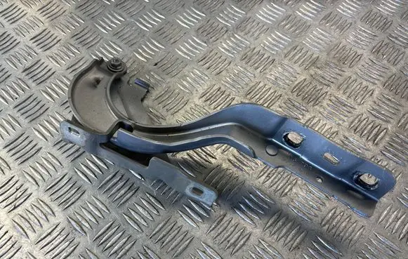 Engine bonnet/hood hinges