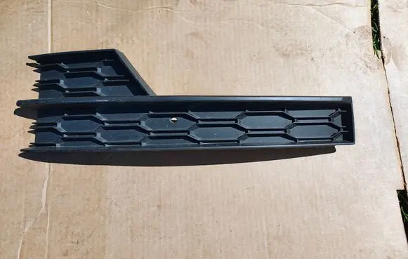 Skoda Octavia Mk3 (5E) Front bumper lower grill 5E0807681E