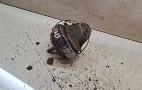 Engine mount bracket