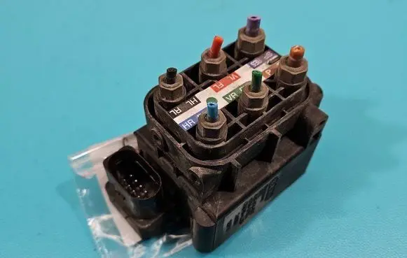 Audi A8 S8 D4 4H Air suspension valve block 4H0616013 IMPRK1423123