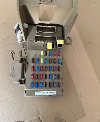 Subaru Impreza IV Fuse module 82201FJ010 109138