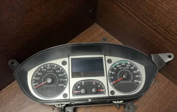 Iveco Daily 4th gen Speedometer (instrument cluster) 555001210200 555001210100