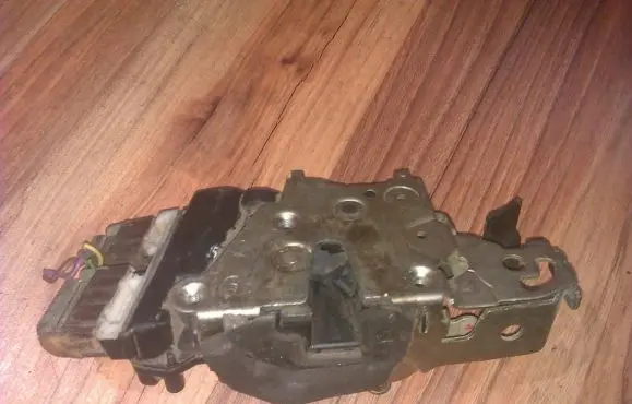 Peugeot 605 Front door lock