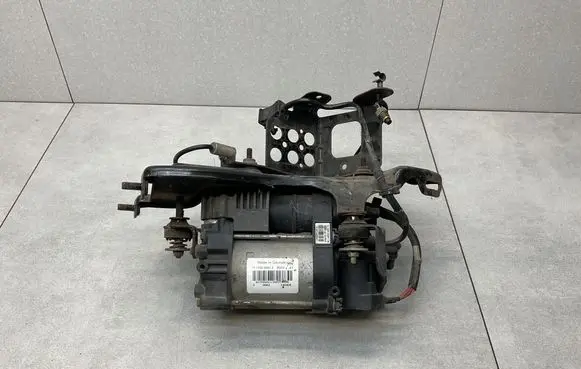 Jeep Grand Cherokee Air suspension compressor/pump 68204730AB