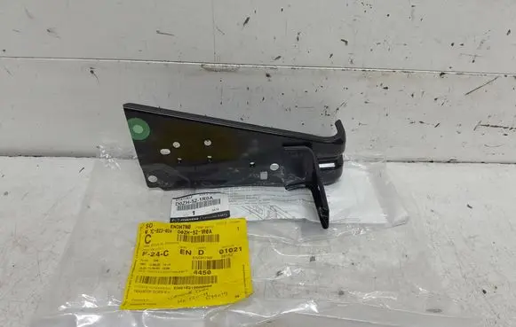 Mazda 2 Fender mounting bracket D0ZH521R0A