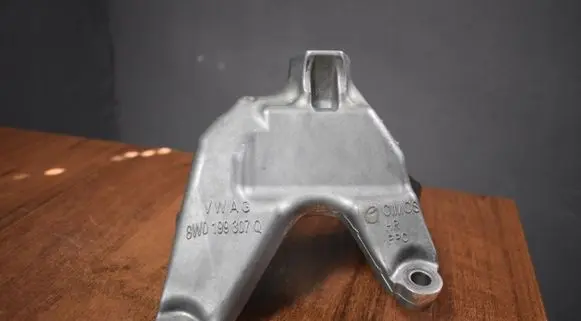 Audi Q7 4M Engine mount bracket 8W0199307L 8W0199307Q