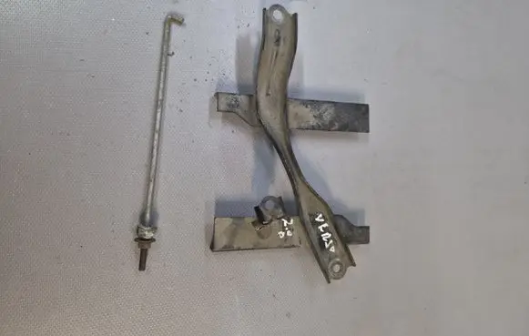 Toyota Verso Battery bracket 