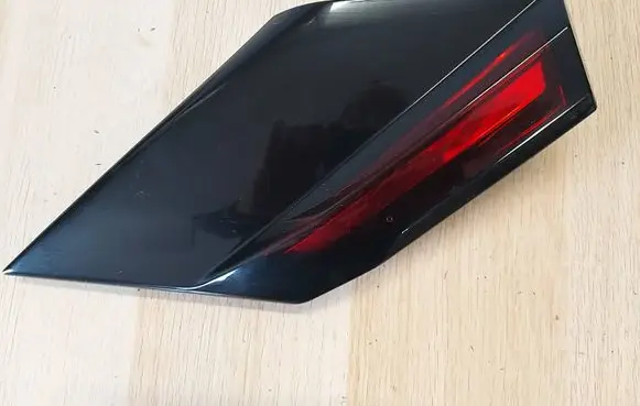 Tailgate rear/tail lights