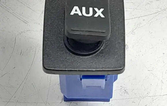 Honda CR-V AUX in-socket connector M46574
