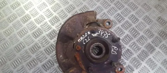 Mazda 626 Front wheel hub