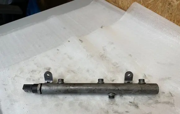 Mercedes-Benz E W211 Fuel main line pipe A6420700695