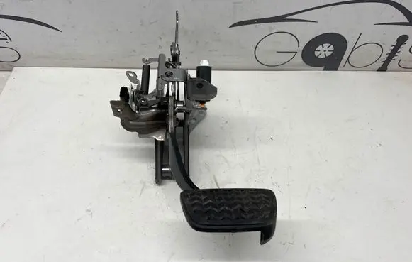 Toyota RAV 4 (XA50) Brake pedal 8951033030